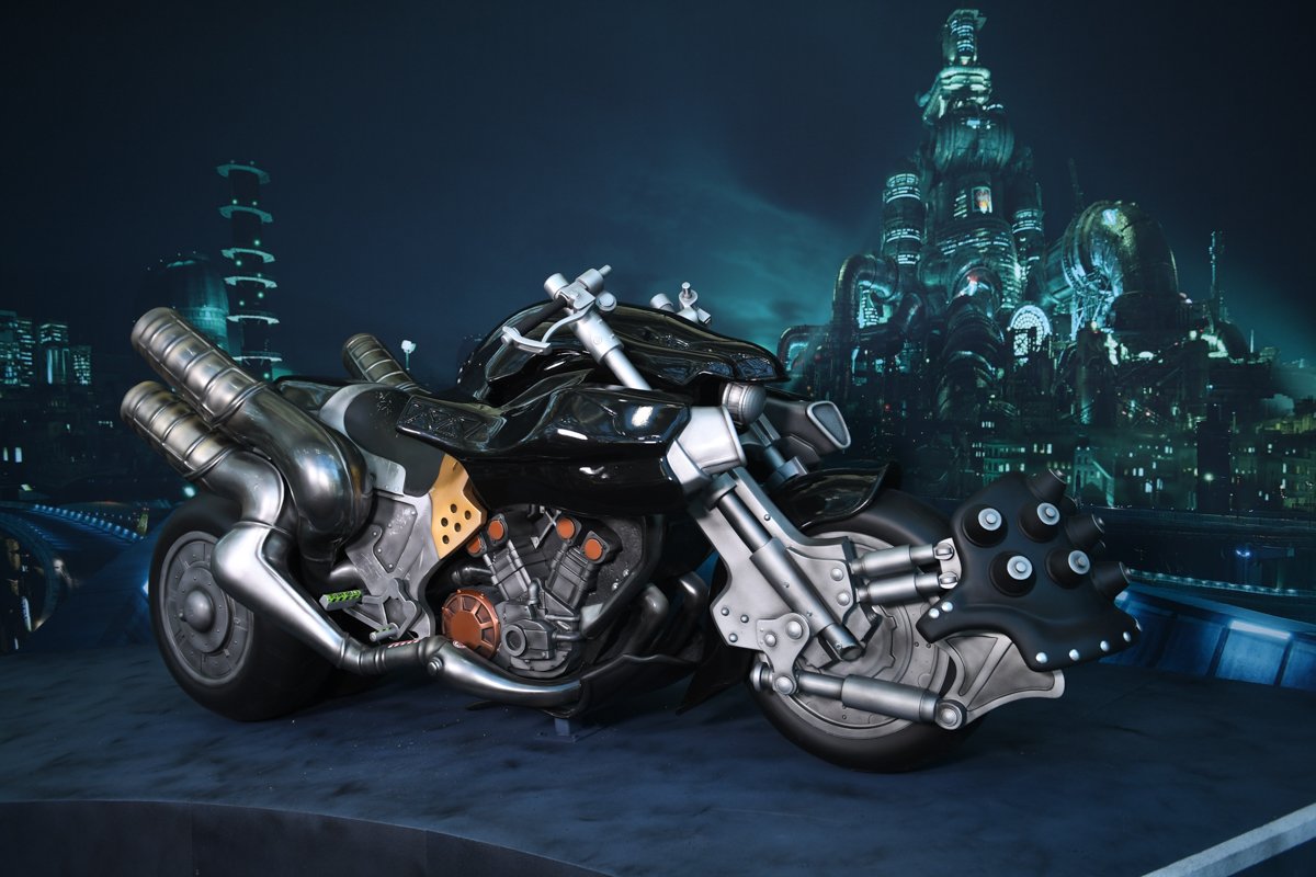 SquareEnix's tweet photo. Hope everyone is enjoying the #SquareEnixE3 ride so far! Before #E32019 Day 3 ends, be sure to stop by our @FinalFantasyVII Remake Hardy Daytona for a photo and see some of the concept art behind the game. https://t.co/SdU0R5LFN2 https://t.co/67Awy7j8Iz