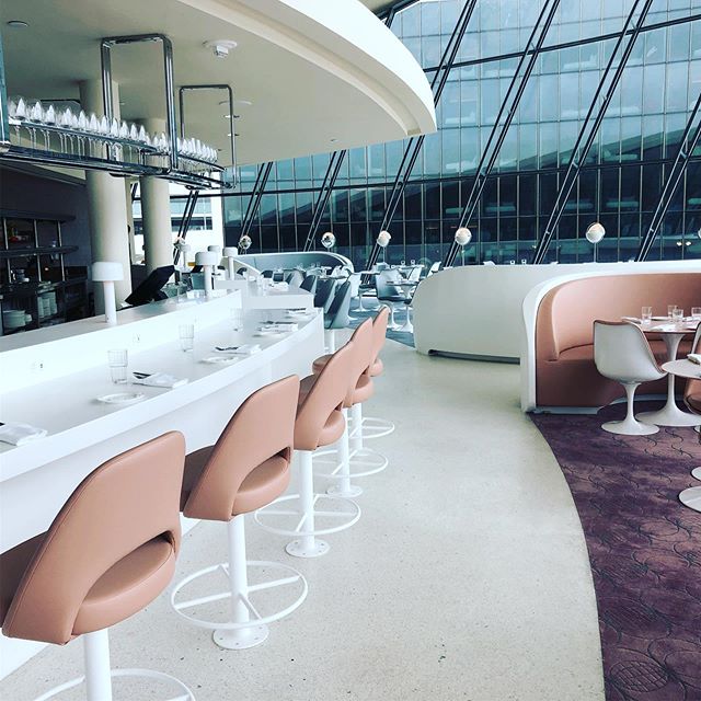 jetiquette's tweet image. Dreamy dining at the twahotel Paris Cafe #avgeek #architecture #nyc