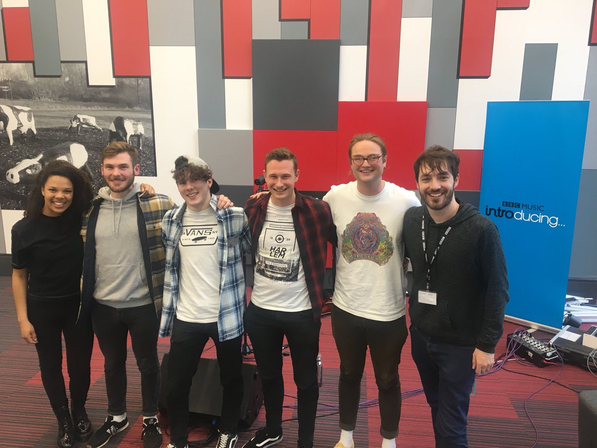 Introducingbhb's tweet photo. Packed show tonight! @echonovband dropped into say hello with their brilliant single ‘Seventeen Years’ 🎶🤩 https://t.co/wwZVwJro0q