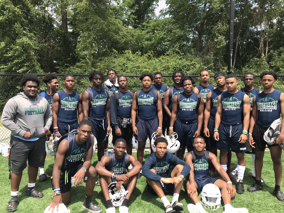 SRMHSBulldogsFB's tweet photo. There was a lot of good competition at @TarHeelFootball 7 on 7 today, and our team competed each game. This was a good experience for our program. https://t.co/jQ9J3cjee4