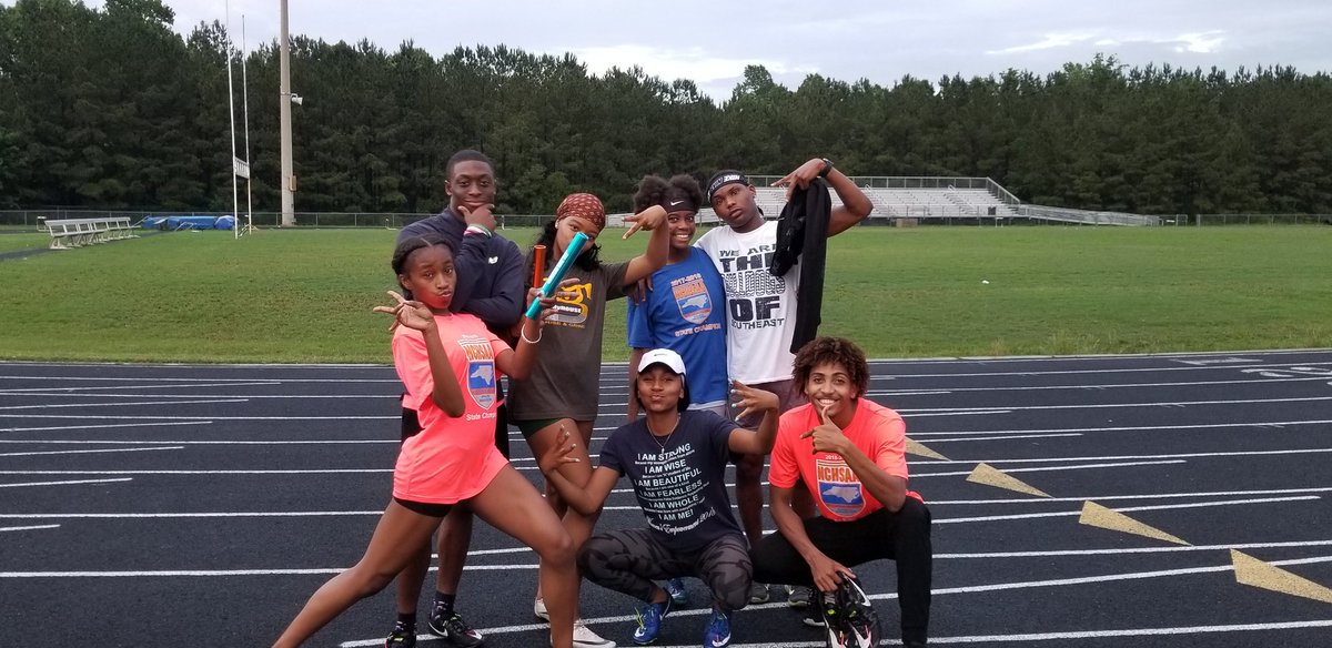AndSrmh's tweet photo. Good luck to these Southeast Raleigh athletes who will be competing at NBN this weekend in Greensboro.. Bulldog Elite let's go.. 4 Seniors last Nationals before College. #letsgobulldogs @lil_chap83 @sier_raaaa @kyna_rahni @Ehaddock2_0 https://t.co/riDaTJisBA