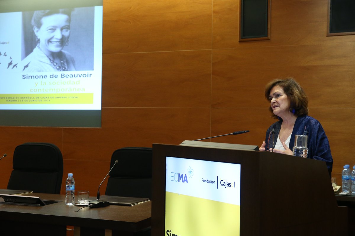 M_Presidencia's tweet photo. La vicepresidenta @carmencalvo_ en clausura jornada #DesafíosFeministas de @_IECMA_:”El feminismo está entroncado con la esencia más profunda de la idea de la democracia. Sigue siendo un pensamiento igualitario y un movimiento revolucionario de progreso, y por tanto progresista”. https://t.co/YFpgmB8psp