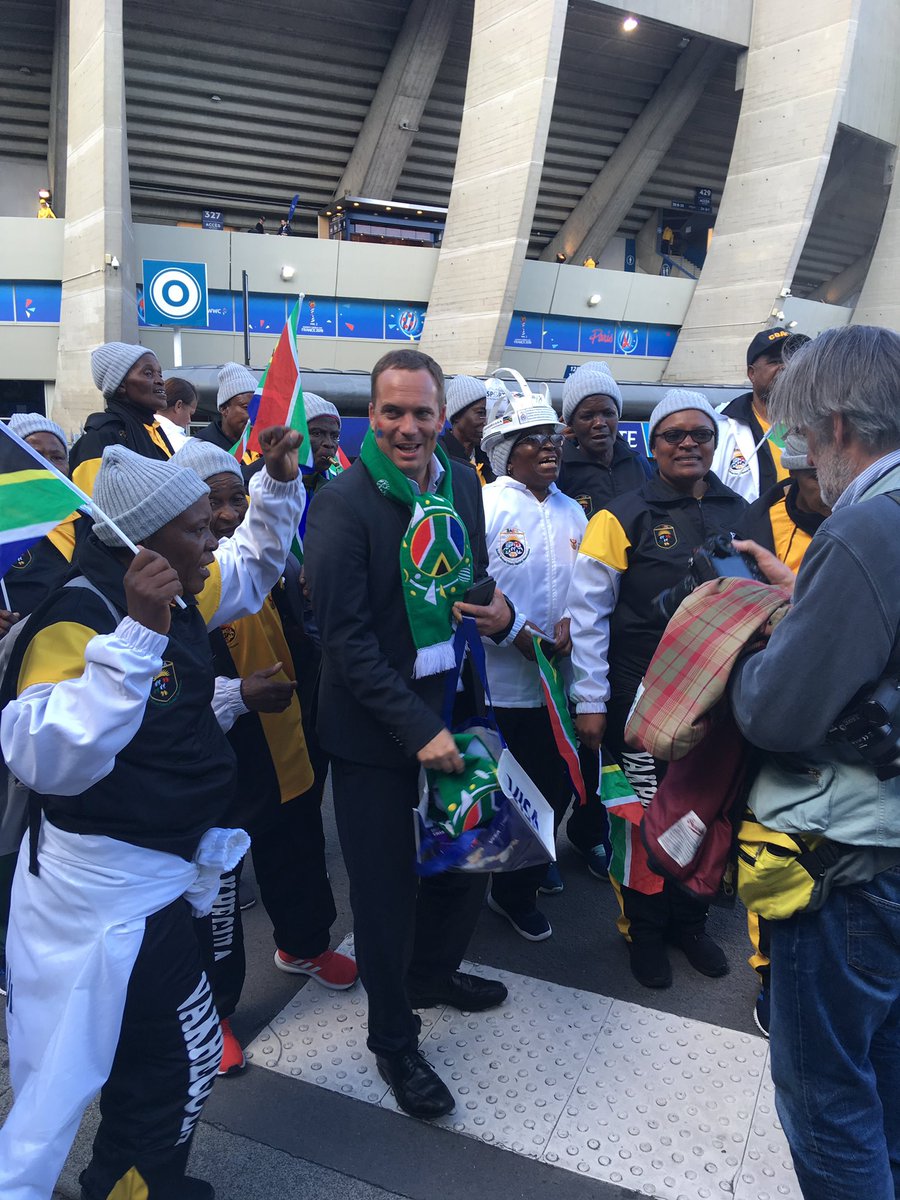 misery_benjamin's tweet photo. #SoccerGrannies 🇿🇦🇫🇷 : ce soir c’est match de la #CoupeDuMonde #AFSCHN et les @VakhegulaF sont aux anges 😍 et sont bien décidées a mettre le 🔥 au Parc ! 
 By @senioriales et @Oldyssey 
#FIFAWWC #FIFA19 #MeufDeFoot #ChangerDeRegard https://t.co/zPZsKZoNEQ