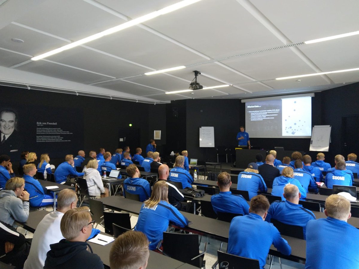 Huuhkajat tweet media