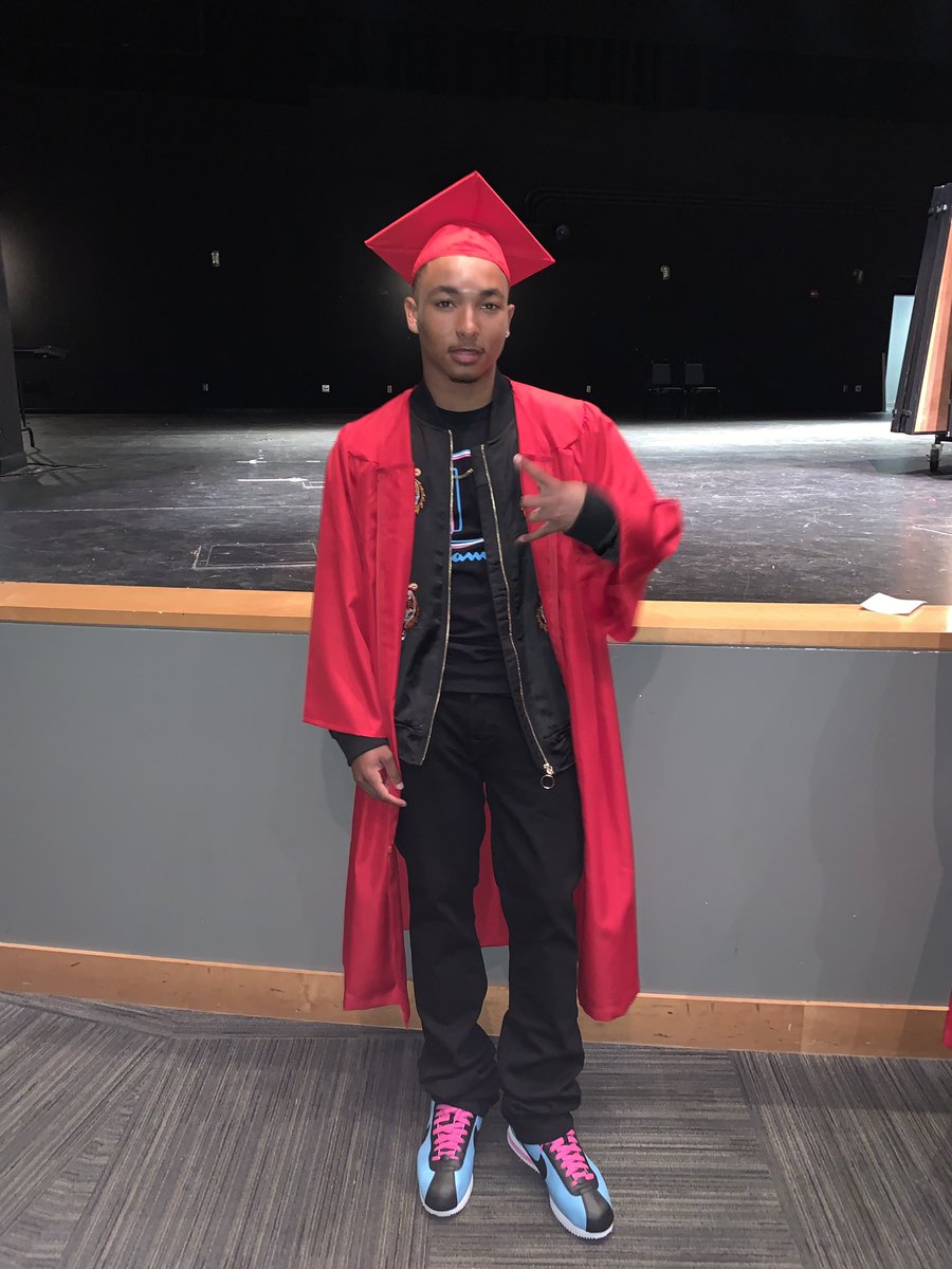 ImaBigSteppa's tweet photo. MADE IT TO GRADUATION ND IM JUST THANKFUL FOR ALLA SHIT THAT CAME WIT HIGH SKOO ND EVERYONE THAT HELPED ME ALONG THAT JOURNEY...NEXT STOP SKEGEEEEEE‼️‼️‼️‼️🥳🥳🥳🥳🥳🥳 https://t.co/QplKhCS2Lj
