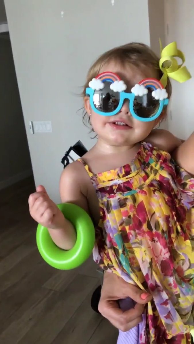 espinelaa26's tweet photo. RT a la Lunita de la suerte, para que pronto nos vayamos de vacaciones a algún lugarcito con mucho sol ☀️ y playita 🏝 @SaschaFitness https://t.co/4lvlrHvIqY