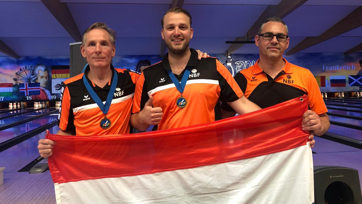 🥉✨

Brons voor <a href="/xandervmazijk/">Xander van Mazijk</a> in het Singles Event! 

#teamnlbowling #hoteljupiter #erimasportswear