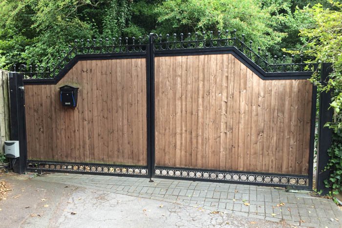 ElexElectrical's tweet photo. Whether you want metal, timber or a combination of both for your gate, browse our range today to find a gate that suits your needs. https://t.co/MEVF2Dq7VQ https://t.co/rx5gKqjJyD
