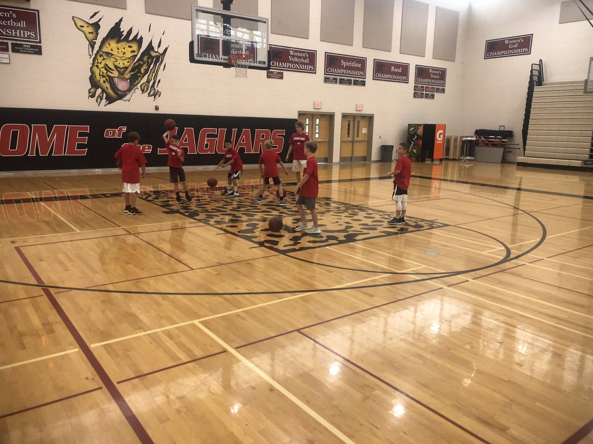 It’s been a great week with our Junior Jags (3rd - 5th) at Camp. A ton of focus on (Fun)damentals mixed with a little ice cream! 

#GoJags