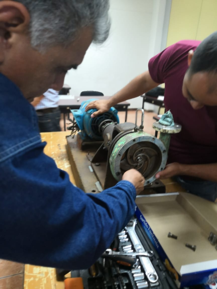 Instructores de las unidades de Capacitación de Champotón, Calkiní, Escárcega, Candelaria, Dzibalchén, Hecelchakán y Dirección General del #ICATCAM participan en el curso de "Mantenimiento de bombas".

#ICATCAM #CapacitarParaCrecer