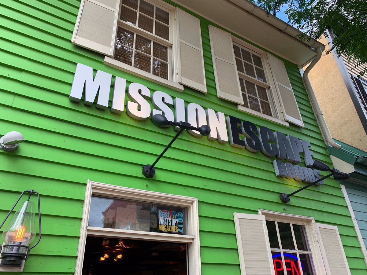 oldmillpatsalc's tweet photo. Little end of year team building with old and new ALC members. #missionescape #teambuilding #LeadershipDevelopment @oldmillpatriots https://t.co/pNJRL5bMvJ