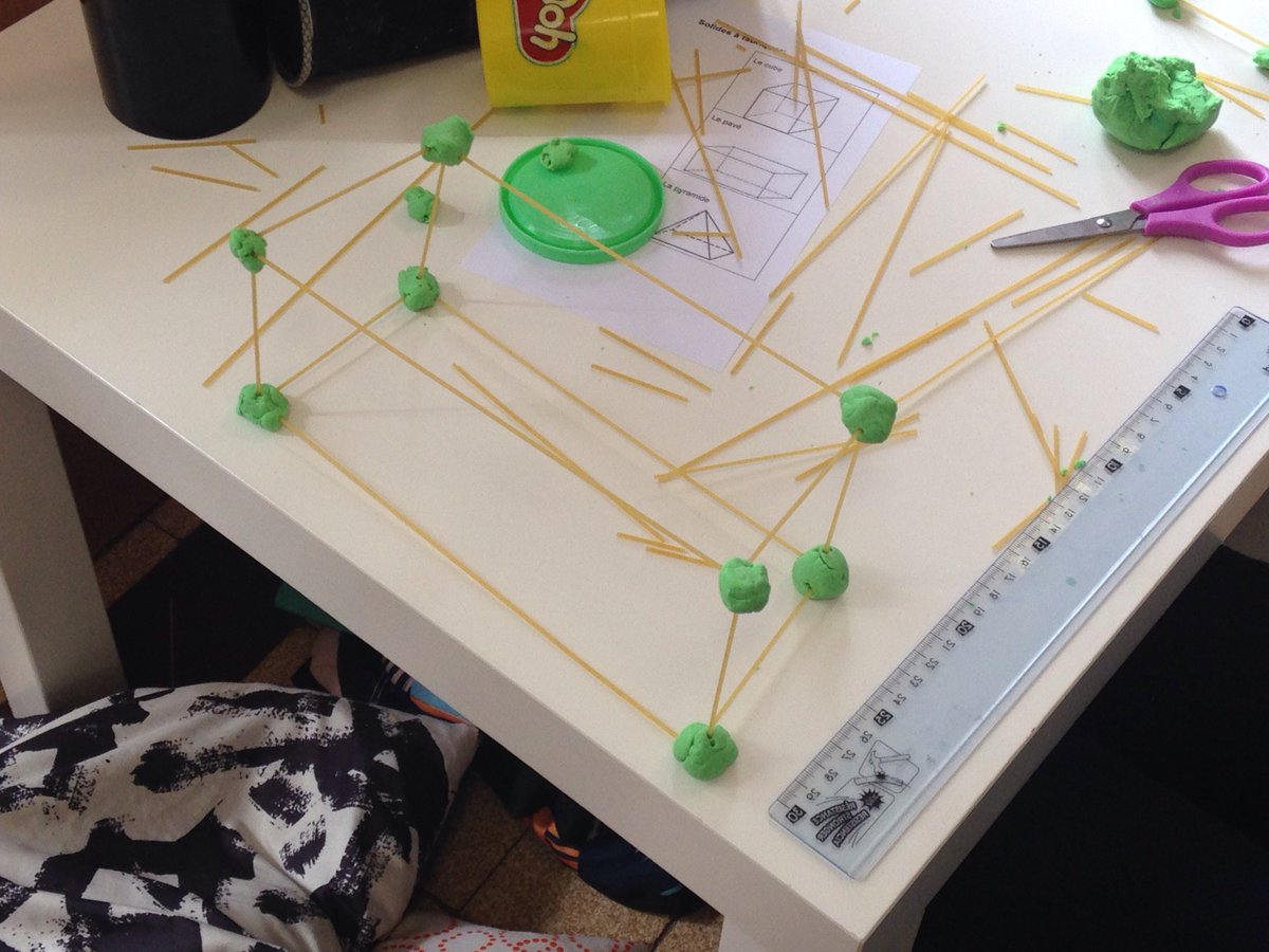 CMhardinghen's tweet photo. Aujourd'hui, c'était construction de solides ! 📐📏 https://t.co/YB5IWD2Wyt
