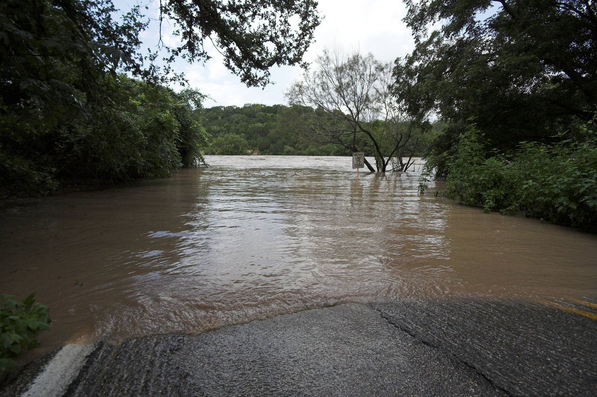 twdb's tweet photo. .@GovAbbott has signed into law landmark legislation creating new #txflood financing programs &amp; a state flood planning process to be administered by the @TWDB. Sign up for updates &amp; meeting info at https://t.co/dVuWGiKak3. Be sure to check the Flood Info box. #txlege https://t.co/j43FplBeOM