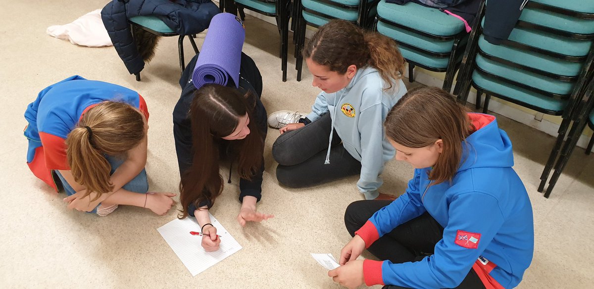 #peereducator Vicky is doing an excellent job leading a session with @WreccleshamGuides and Rangers about resilience and providing support to develop their skills. #GGSurreyWest #Girlguiding #4you #resilience