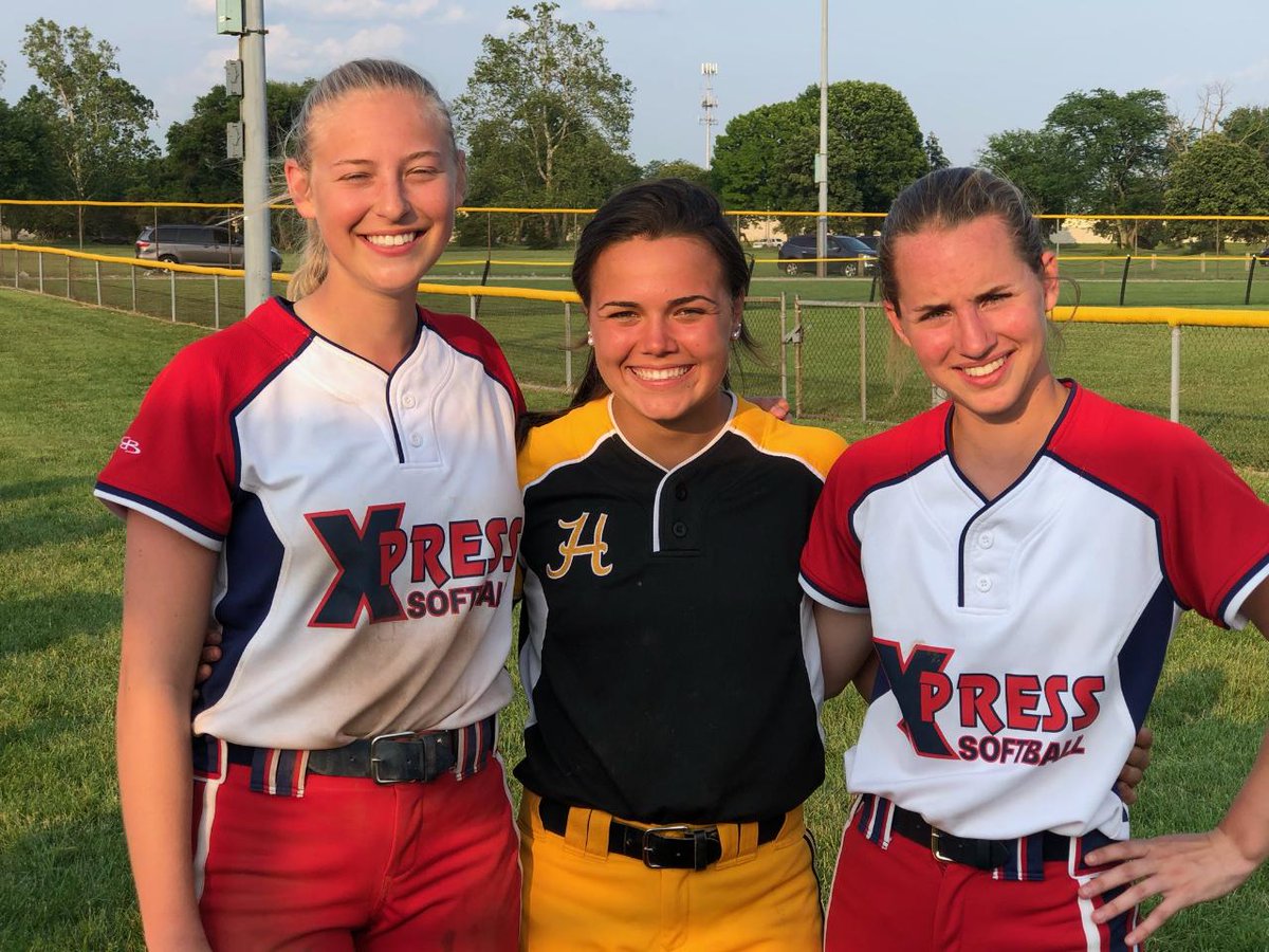 TippFastpitch's tweet photo. I love it when our players meet up over the summer! @CorinnSiefring @KaitlynHusic & @sidunger at the Dayton Metro tournament. Good luck this summer ladies! #GoXpress #GoHawks #3greatfriends #3greatplayers https://t.co/qrLJ2aNaHM