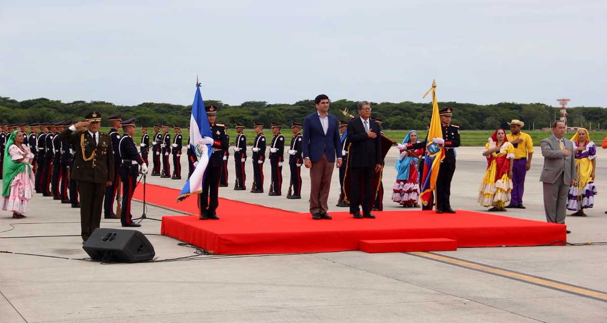 El Presidente Constitucional de la República de El Salvador, <a href="/nayibbukele/">Nayib Bukele</a>, y la Primera Dama agradecen al Vicepresidente de la República del Ecuador, <a href="/ottosonnenh/">Otto Sonnenholzner</a> su presencia al acto de Toma de Posesión.