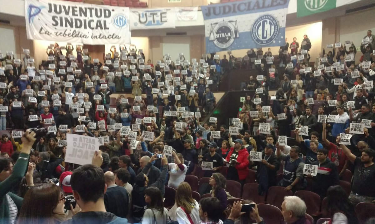 JeronimoCOK's tweet photo. Hoy participé del Foro de Jóvenes por la Unidad a 50 años del Cordobazo. En el cierre estuvimos junto a Máximo Kirchner, la presidenta de la FUBA @evadimo y el Secretario de Juventud de la @CTAok @matiaszalduendo https://t.co/qaXQGcq9xF