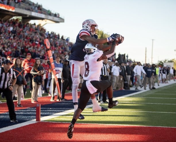 KevinLarkinsJr1's tweet photo. Blessed and truly honored to receive another offer from Liberty University🙏🏾‼️@CoachDunbar49 @LibertyFootball @larryblustein @Rivalsfbcamps @FlyinglsFB @_BenjaminReport @B_Aigamaua @247recruiting https://t.co/8ctyi4DbA5
