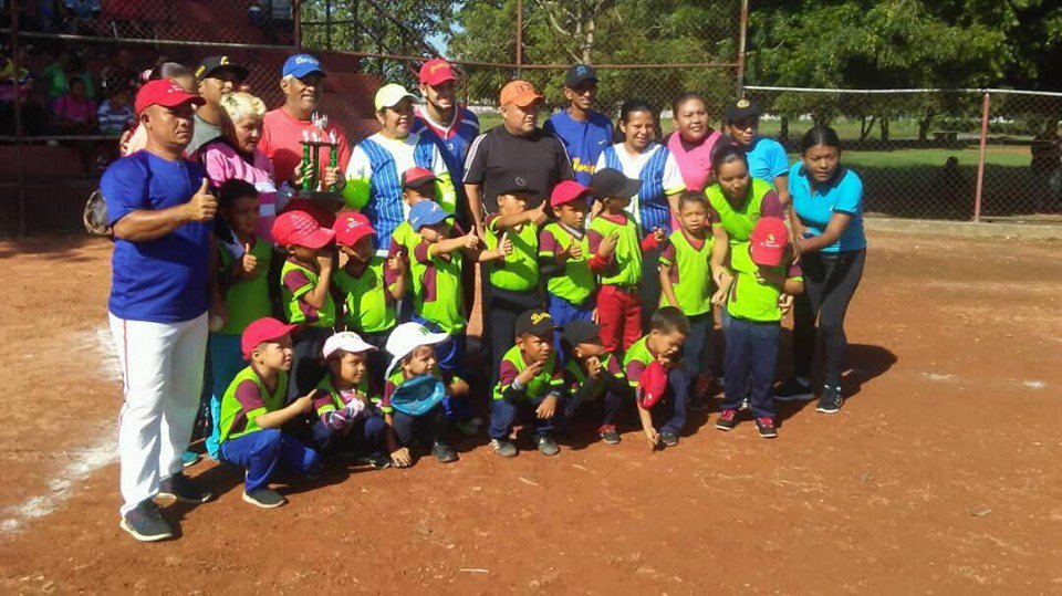 Circuito04Paez's tweet photo. En la Portuguesa Potencia dirigida por el prof. @AlexisCedres2 @ZEPortuguesa #31Mayo Se llevo a cabo con Éxito la FINAL del Festival Municipal de Béisbol Preescolar Ceis Juana de Freitez Vs Ceis El Amanecer" @NicolasMaduro @ZEP_DCEUP @RojasYanmar @coordregdeport1 https://t.co/TxnV8jdul3