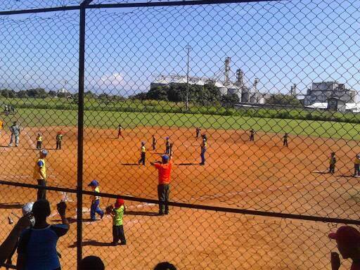 Circuito04Paez's tweet photo. En la Portuguesa Potencia dirigida por el prof. @AlexisCedres2 @ZEPortuguesa #31Mayo Se llevo a cabo con Éxito la FINAL del Festival Municipal de Béisbol Preescolar Ceis Juana de Freitez Vs Ceis El Amanecer" @NicolasMaduro @ZEP_DCEUP @RojasYanmar @coordregdeport1 https://t.co/TxnV8jdul3