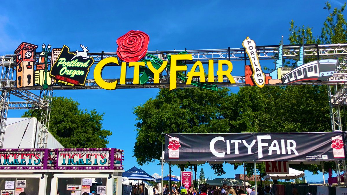 StarlightRunPDX's tweet photo. 🌟New start and finish line location and all runners get free access to CityFair tonight. #StarlightRun https://t.co/vL1TnglsS9