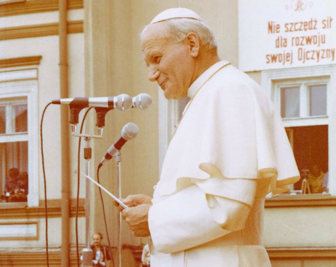 📌 Dzisiaj mija 40 lat od rozpoczęcia pierwszej pielgrzymki #JanPawełII do Ojczyzny, podczas której odwiedził on również: Kraków, Kalwarię Zebrzydowską, Wadowice, Oświęcim i Nowy Targ. 

🙏 Święty Janie Pawle II, módl się za nami! 

#śwJanPawełII #JPII #JP2
<a href="/EpiskopatNews/">EpiskopatNews</a>