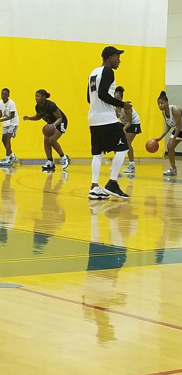 HeavenGreen2022's tweet photo. Getting it in this weekend with Brandon Clay in the ATL. Super 64 Showcase
#BrandonClayTraining #Super64showcase
#AnyGymIsHome https://t.co/nZLEVy1sXw