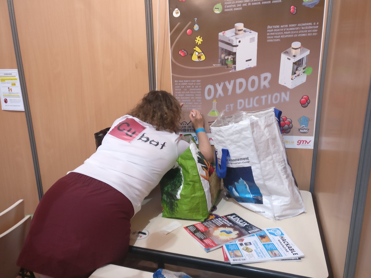 CubotAsso's tweet photo. @AIGRIS_Birds on vous a laissé une surprise 😘
#cdr2019 #AtomFactory #CDR2019 https://t.co/PdEuYux3eI