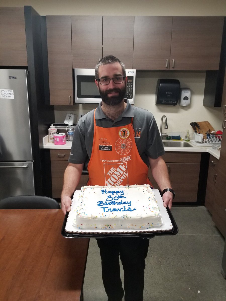 homedepot325's tweet photo. Travis SM celebrating his 30th!!! Happy Birthday! 🎁🎊🎉 #homedepot325 #fernandochavezD325 https://t.co/hM6AbrtPvk