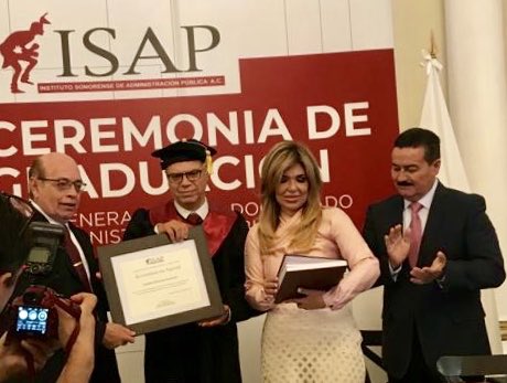 andresmirag's tweet photo. Todo un éxito la organización del ISAP, de la ceremonia de graduación de la Cuarta generación del Doctorado de Administración Pública, en el palacio de gobierno. @ahdmx2018. https://t.co/knNhimgkqN