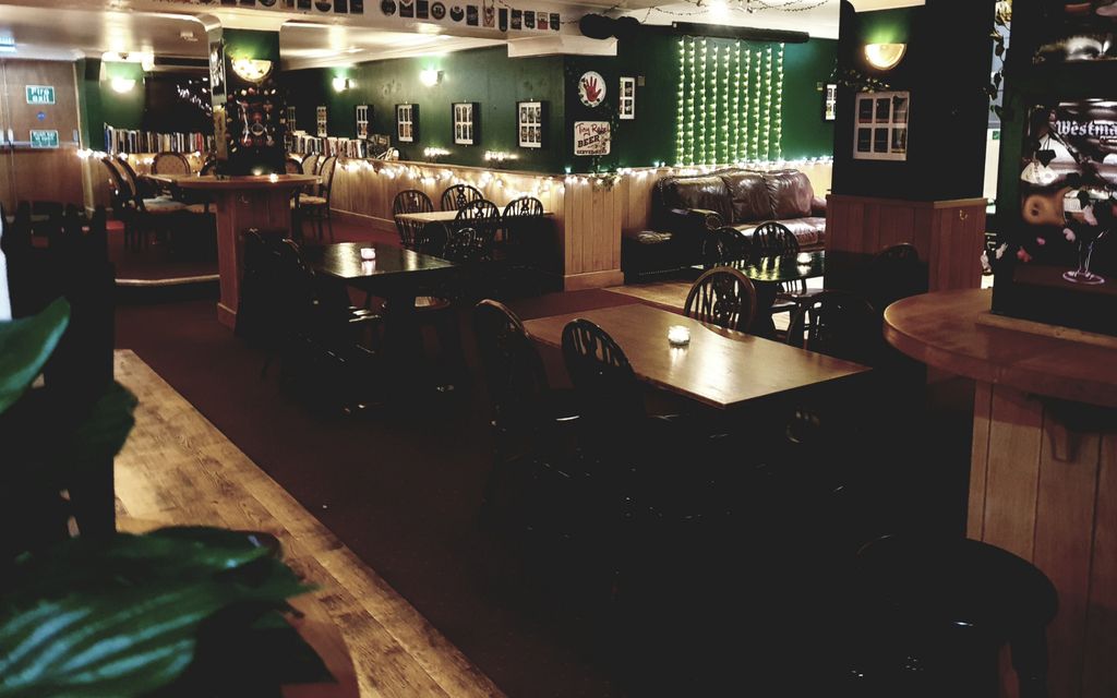 LDOPExeter's tweet photo. Go sportsball! ... Can you tell we're not really the sporting types?! 

If you're not either but still fancy a drink out tonight come say hi.  Chilled Saturday night vibes. 

#craftbeer #beer #drinks #exeterbar #exeterpub #whatsonexeter #littledropofposion #ldop #forestreetexeter https://t.co/qIwv9yW9Xi