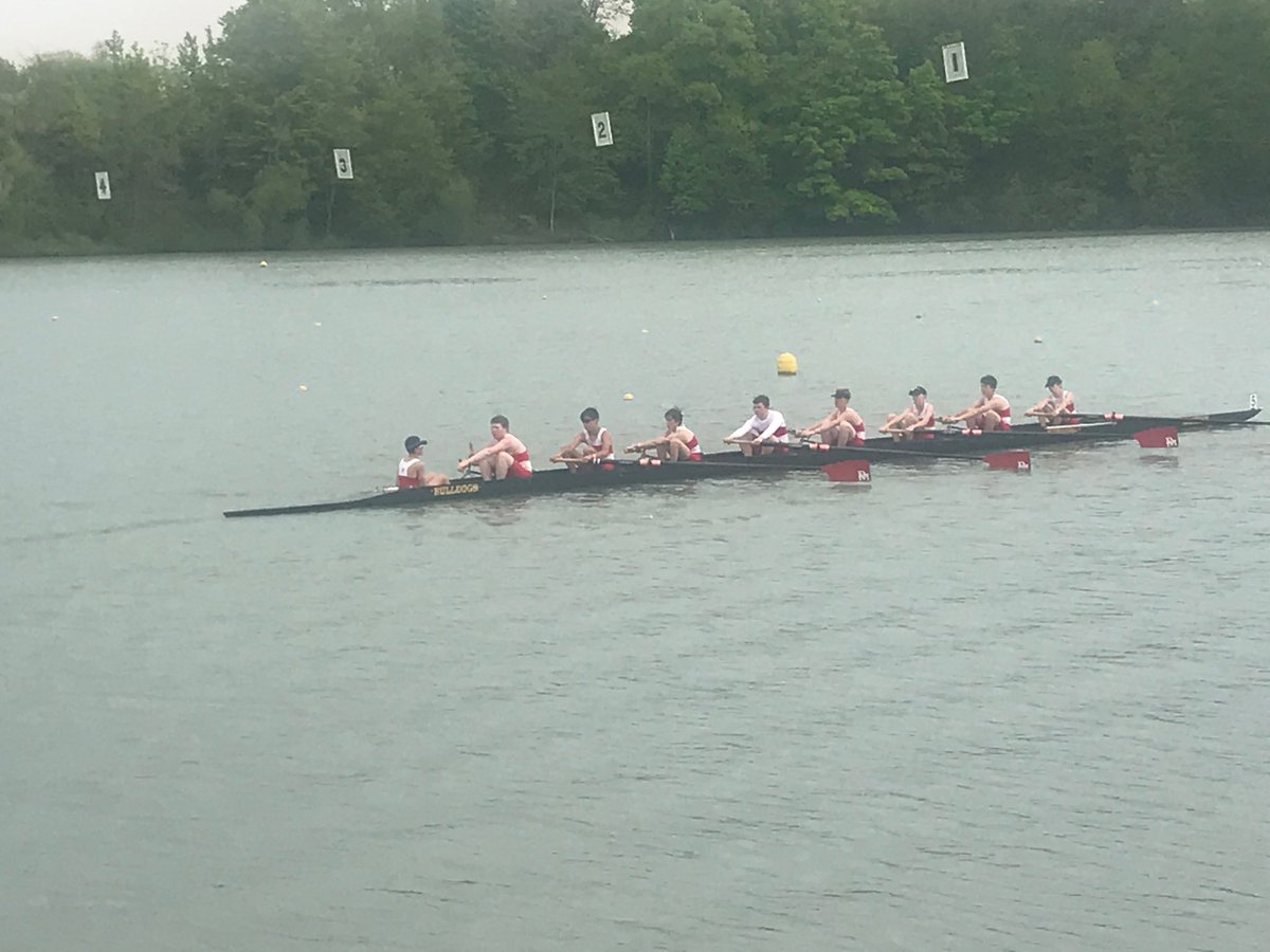 dmchsofficial's tweet photo. Congratulatiions to our Jr. Boys & Girls 8 on a great rowing season! And a big thanks to the moms, dads, grandparents and coaches who have driven you to early morning workouts, cheered you on, fundraised, and fed you! #DMproud #rowredsrow @niagaracatholic https://t.co/fxin21n4Yu