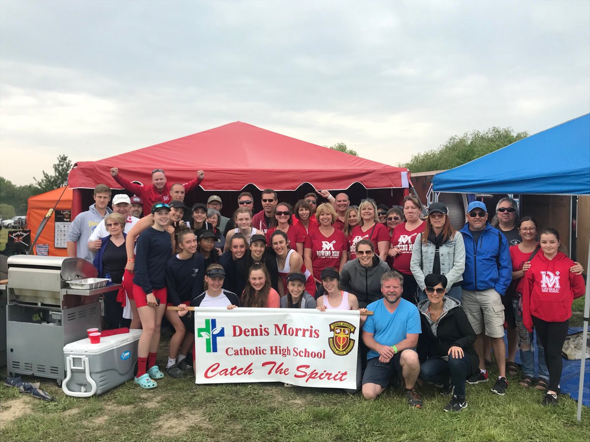 dmchsofficial's tweet photo. Congratulatiions to our Jr. Boys & Girls 8 on a great rowing season! And a big thanks to the moms, dads, grandparents and coaches who have driven you to early morning workouts, cheered you on, fundraised, and fed you! #DMproud #rowredsrow @niagaracatholic https://t.co/fxin21n4Yu