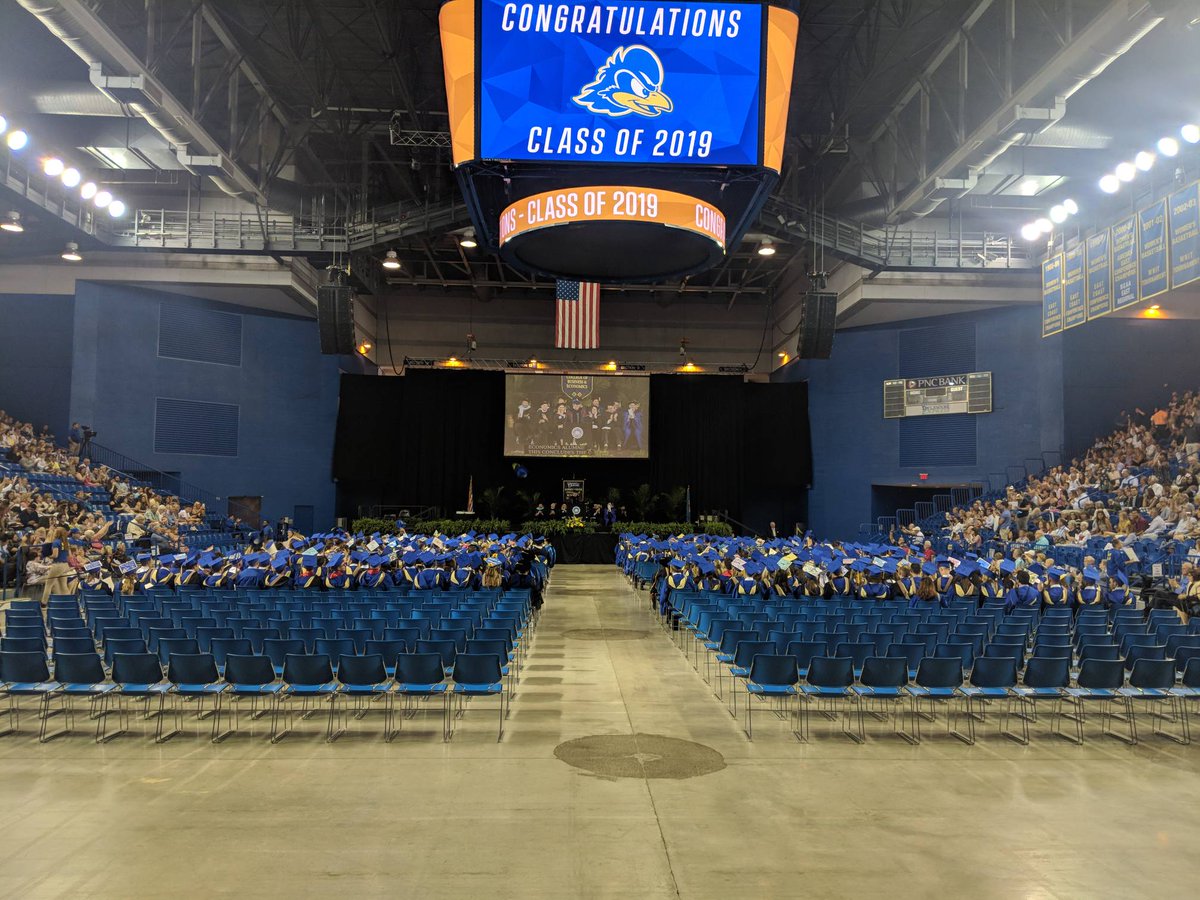 UDLernerCollege's tweet photo. What a beautiful day to be a Blue Hen! Congratulations to our #LernerBiz graduates, we are so proud of you all 🎓 https://t.co/0b3111I56y