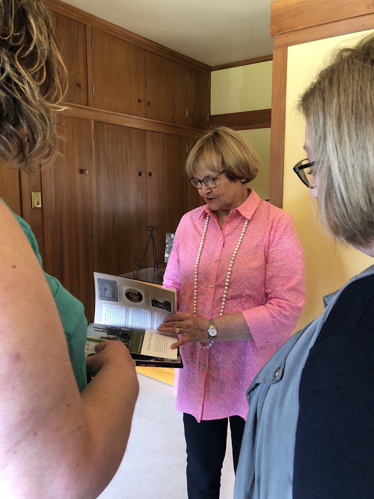 CookingClubKS's tweet photo. Historic Frank Lloyd Wright’s Allen House hosts Thursday Afternoon Cooking Club once again during Junior League of Wichita’s Kitchen Tours. Stop by to see the kitchen, equipment and recipes that made this house part of the Club. https://t.co/FBfDh8inrE