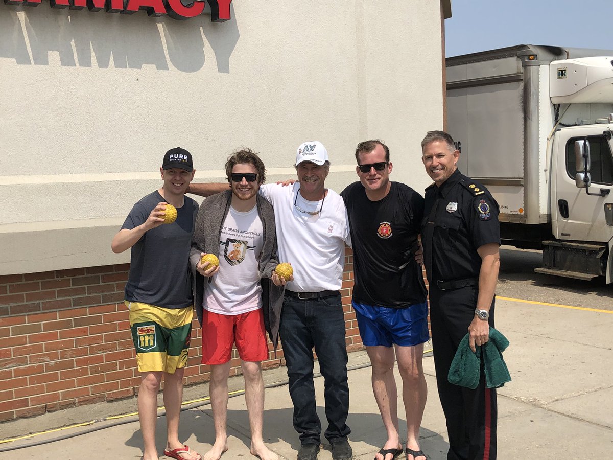 What gives: Steph was the first in line to dunk me?!

William proudly dunked <a href="/reginapolice/">Regina Police</a> Sup. and very good sport <a href="/DarcyKochRPS/">Darcy Koch</a>.

I enjoyed dunking <a href="/CTVDarrell/">Darrell Romuld</a>. 

Thanks to Luke and the team at <a href="/TeddyBearsAnon/">TeddyBearsAnonymous</a> for the important work they do!