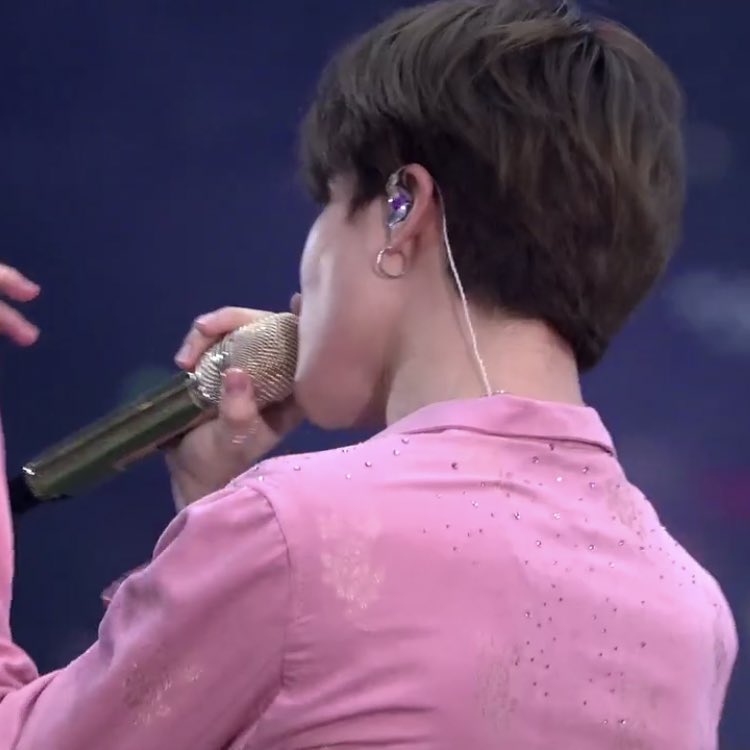 minieposts's tweet image. pretty in pink 💓 #JIMIN #BTS #BTSatWembley