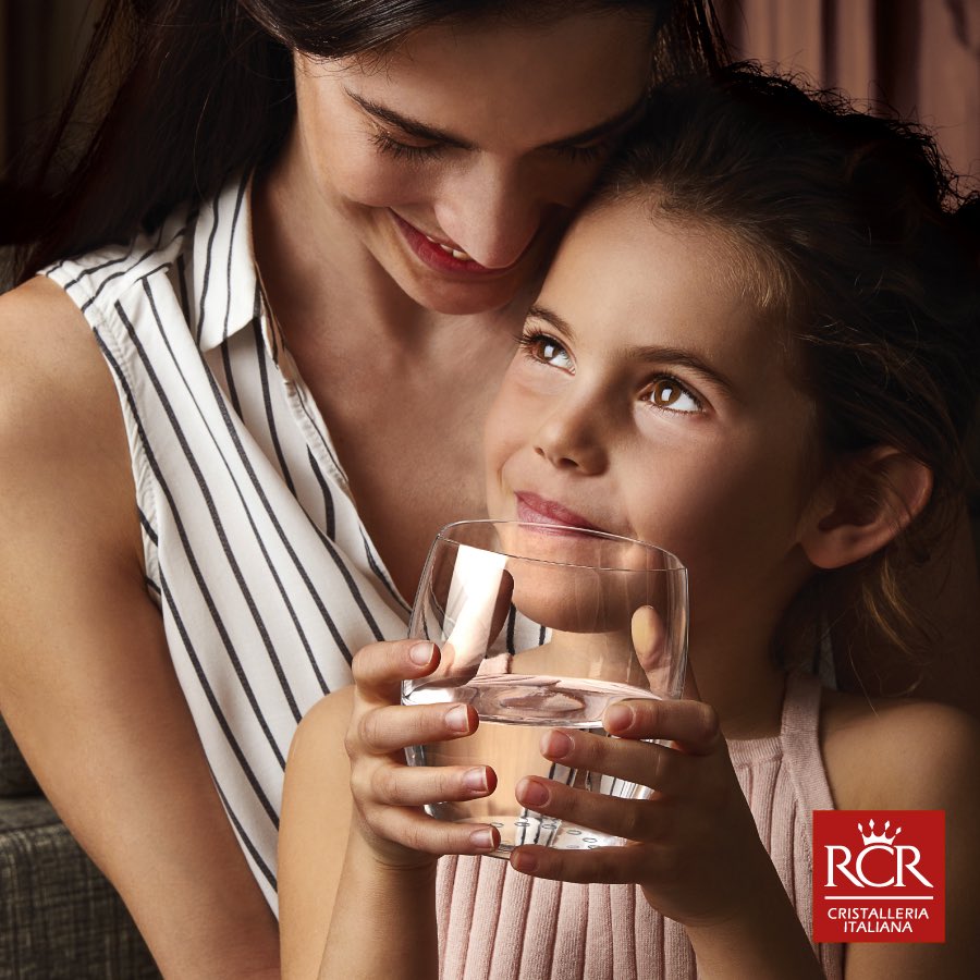 The everyday gestures ... details that make all the difference ❤️
_____
#rcr #luxion #cristalloecologico #ecocrystalglass #ilovercr #GlobalDayofParents