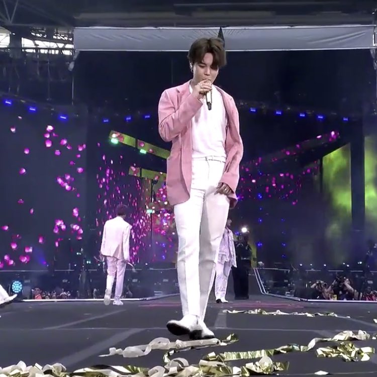 minieposts's tweet image. this fit 😍 #JIMIN #BTSatWembley