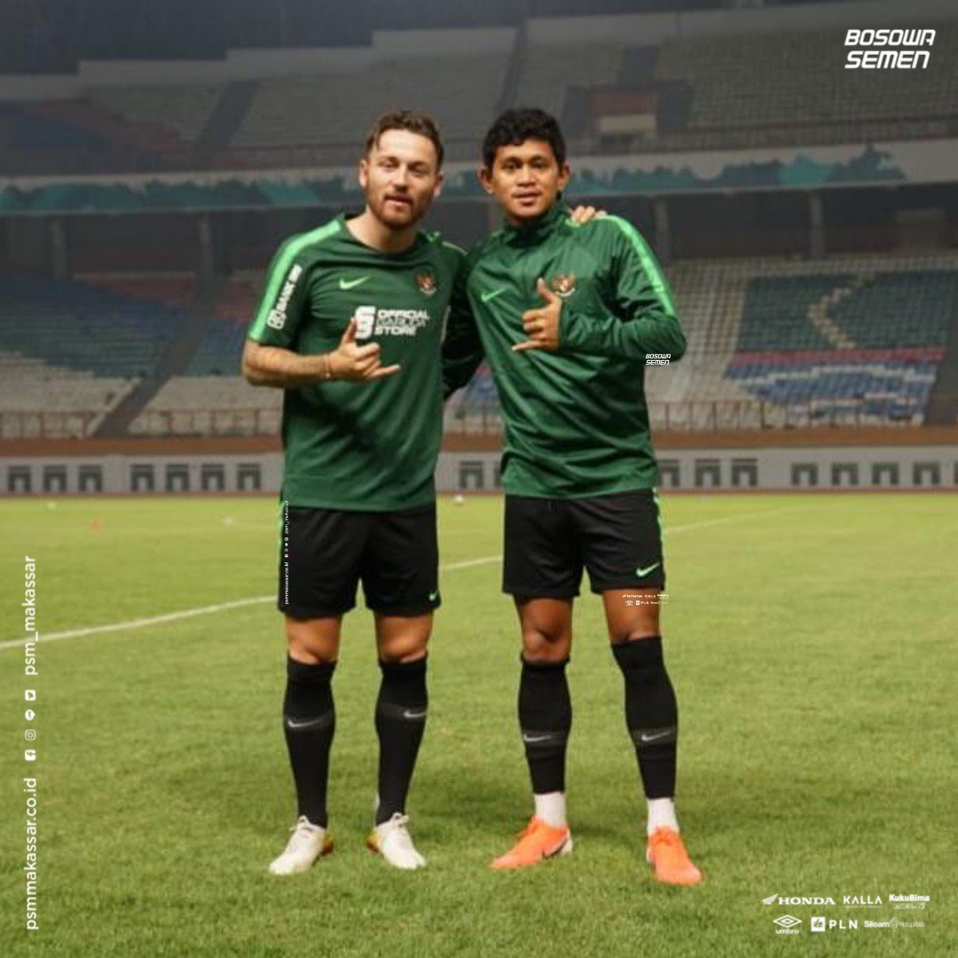 PSM_Makassar's tweet photo. From Makassar for Indonesia 🇮🇩🇮🇩🇮🇩. Ewakooo!

Latihan perdana @marcklok10 bersama tim nasional.

By the way, selamat sahur dan menonton final @ChampionsLeague 👌. Kamu Liverpool atau Totenham?

#PSMarise #EwakoPSM #Timnas https://t.co/nYDp1CYuXM