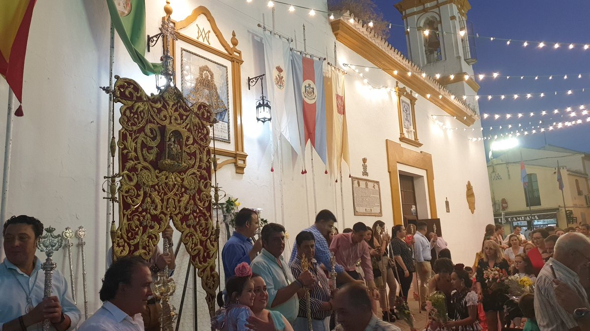 HdadAguasSantas's tweet photo. Ofrenda floral en el azulejo de la Santísima Virgen de Aguas Santas https://t.co/hdMb8ZLKVv