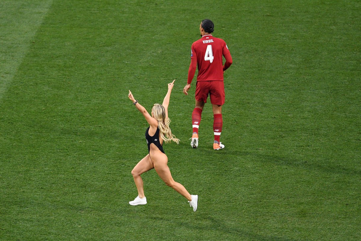 Fvtr2's tweet photo. The best thing to happen in the first half of the #UCLFinal⁠ ⁠ 🤣 https://t.co/nEVhox8OZ6