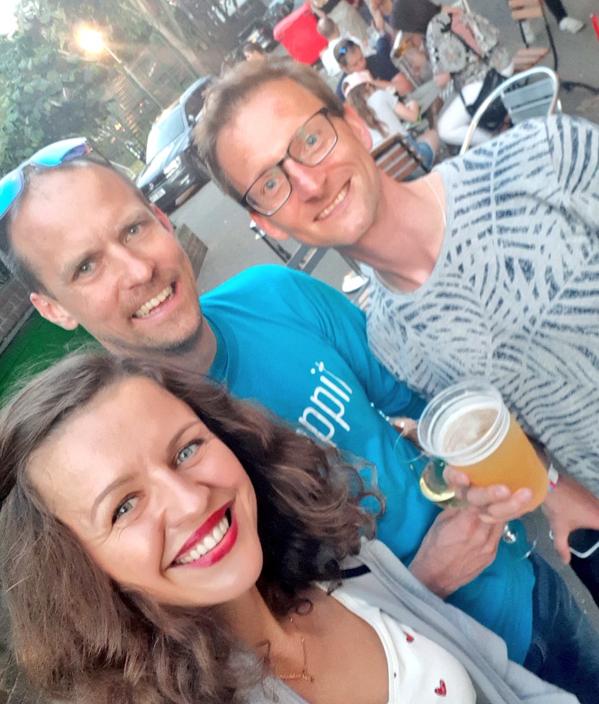 Time to relax! #SharePint powered by <a href="/Nintex/">Nintex</a> 🥂 chilling in London on Saturday 😍 Best moments with best people! #SPSLondon #spsevents #loveit <a href="/jpwirta/">JP Wirta</a> <a href="/Rob_The_Ninja/">Robert Mulsow 🇺🇦</a> #HappiTimes