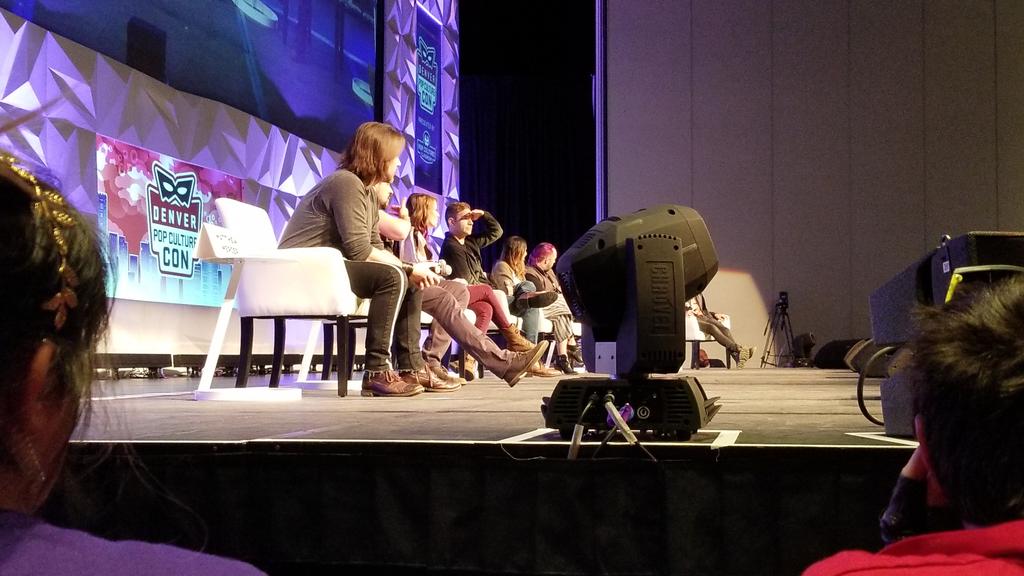 _YoukaiIra_'s tweet photo. Had a lot of fun at today's panel, definitely worth the wait (the stage light blocked Sam and Brian, sorry!) Until next time! #CriticalRole #DPCC2019 https://t.co/dLGB4oiDCK