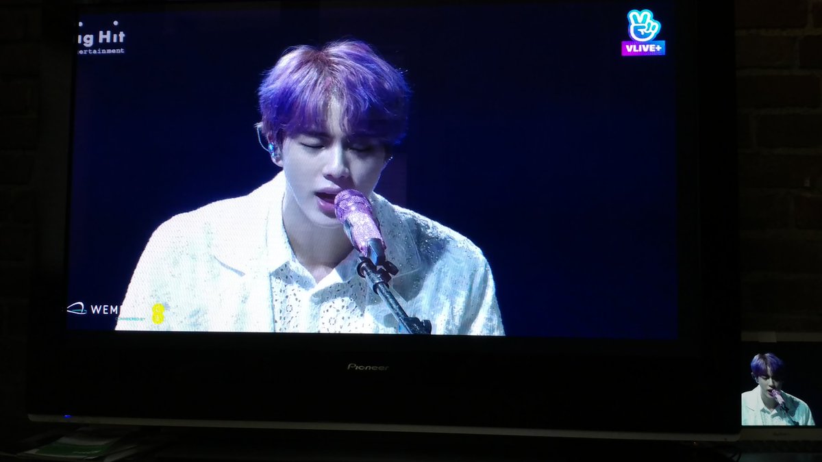 knitsmith's tweet photo. Jin did so good! #BTS #BTSatWembley #Epiphany #JIN https://t.co/DcacJDCjPf