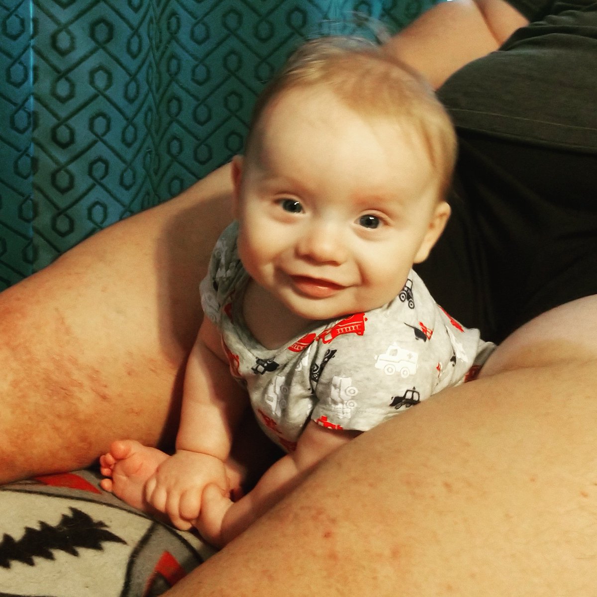 Can you tell he's proud of himself for this #tripodsit? #4monthsold #developmentalmilestone #babyhaus