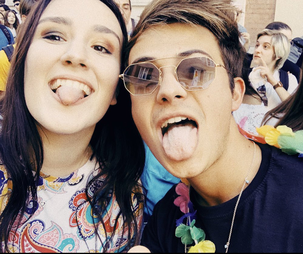 biebscoeur's tweet image. ladro seriale di collane❤️🧡💛💚💙💜 #ModenaPride