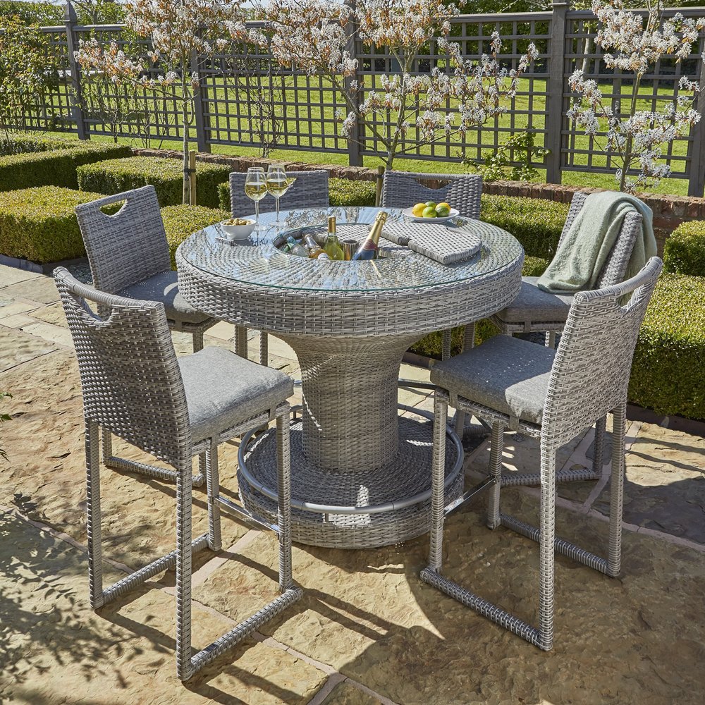 Sitting outside has its downsides — mainly that the fridge is just *so* far away. Luckily, this dining set has an integrated ice bucket, so you can save your energy this summer ✔️ wayfr.co.uk/yMqPYA
