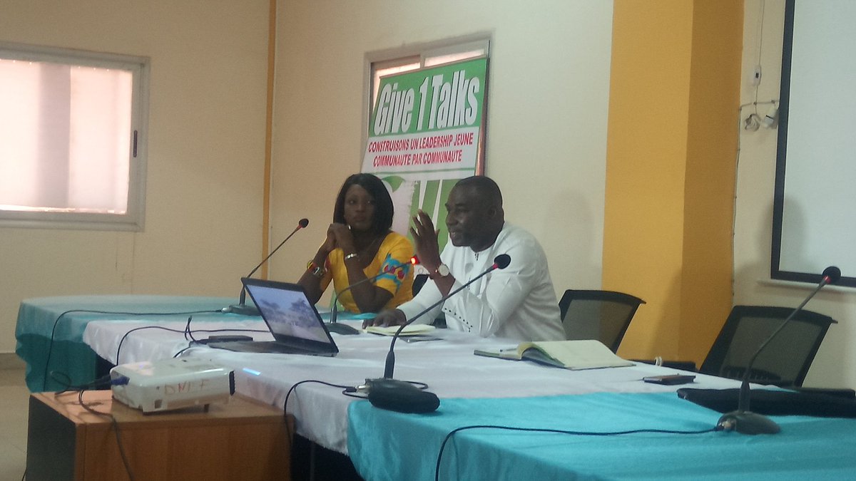 MaigaYa84180611's tweet photo. A l'école de Mme Traore Oumou TOURE ancienne Ministre de la Promotion de la Femme et ALy Kola DAOUde l'UNESCO sur l'éducation à la culture de la Paix avec GIVE1P Mali et le RENEDEP https://t.co/GhxxtV1w3g