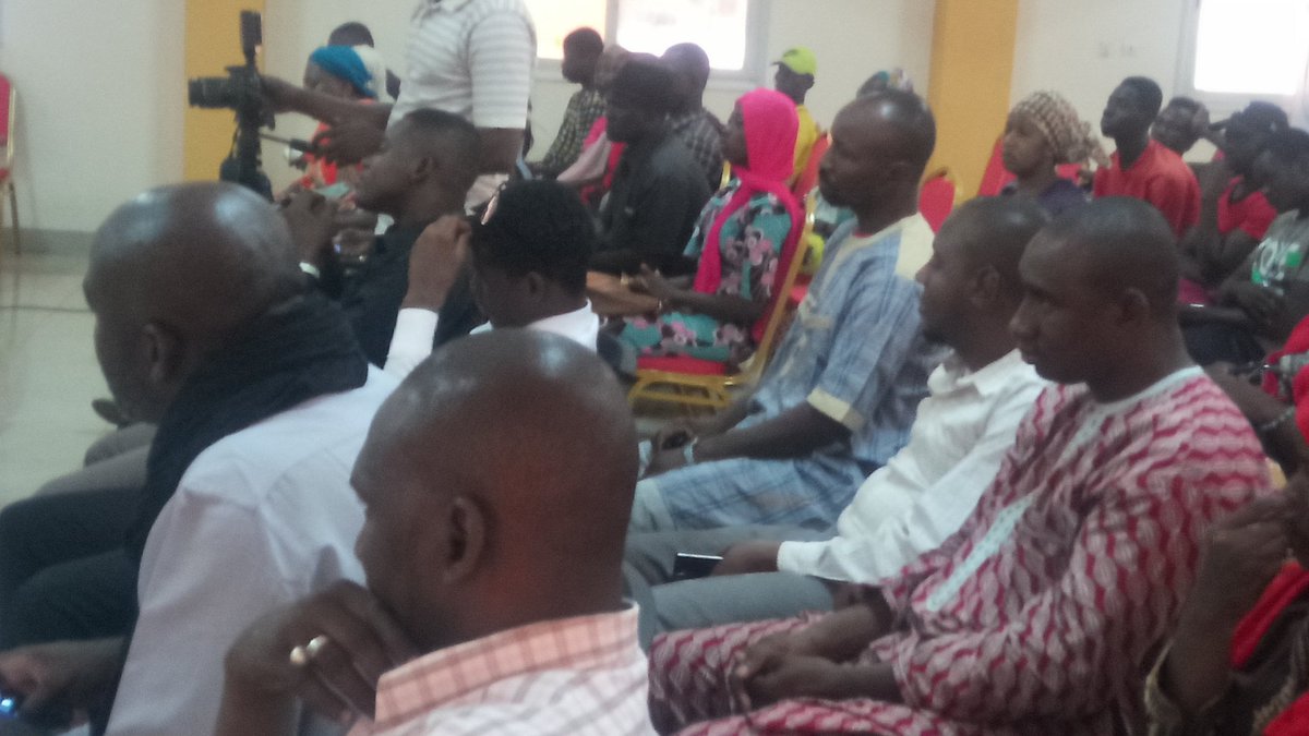 MaigaYa84180611's tweet photo. A l'école de Mme Traore Oumou TOURE ancienne Ministre de la Promotion de la Femme et ALy Kola DAOUde l'UNESCO sur l'éducation à la culture de la Paix avec GIVE1P Mali et le RENEDEP https://t.co/GhxxtV1w3g